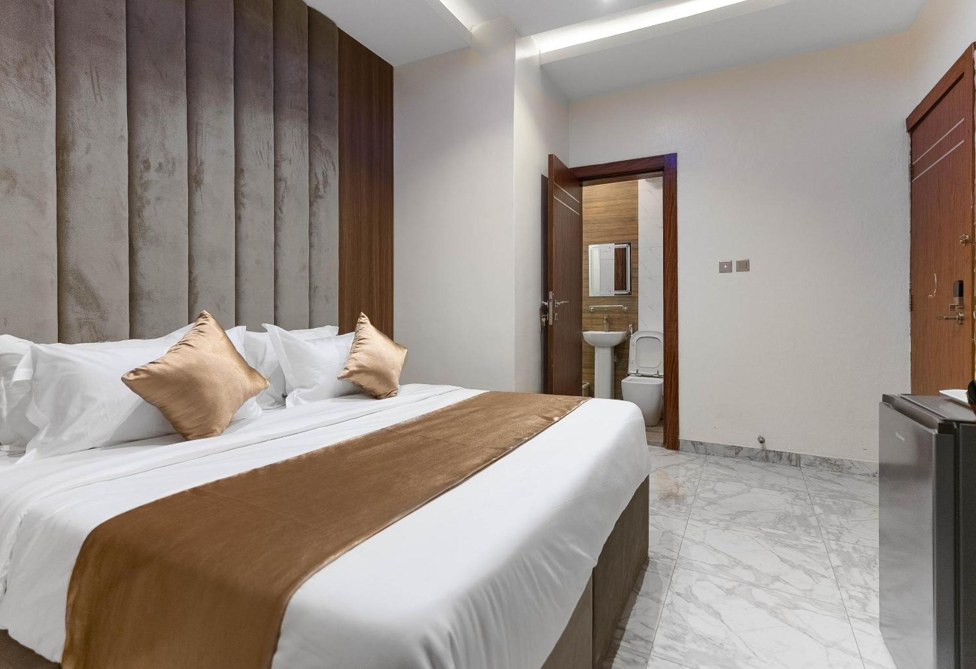 God'S Touch Apartments Remi Fani Kayode Gra. Ikeja Eksteriør billede