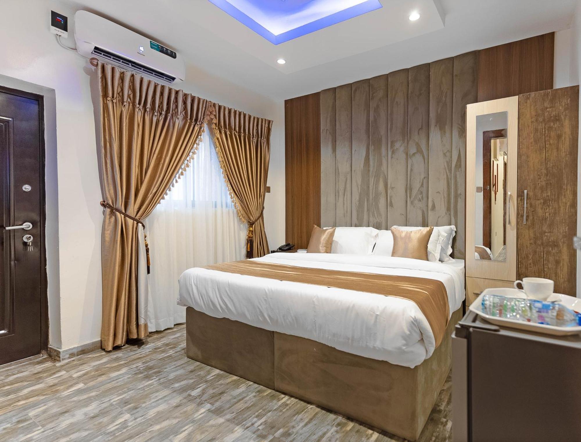 God'S Touch Apartments Remi Fani Kayode Gra. Ikeja Eksteriør billede
