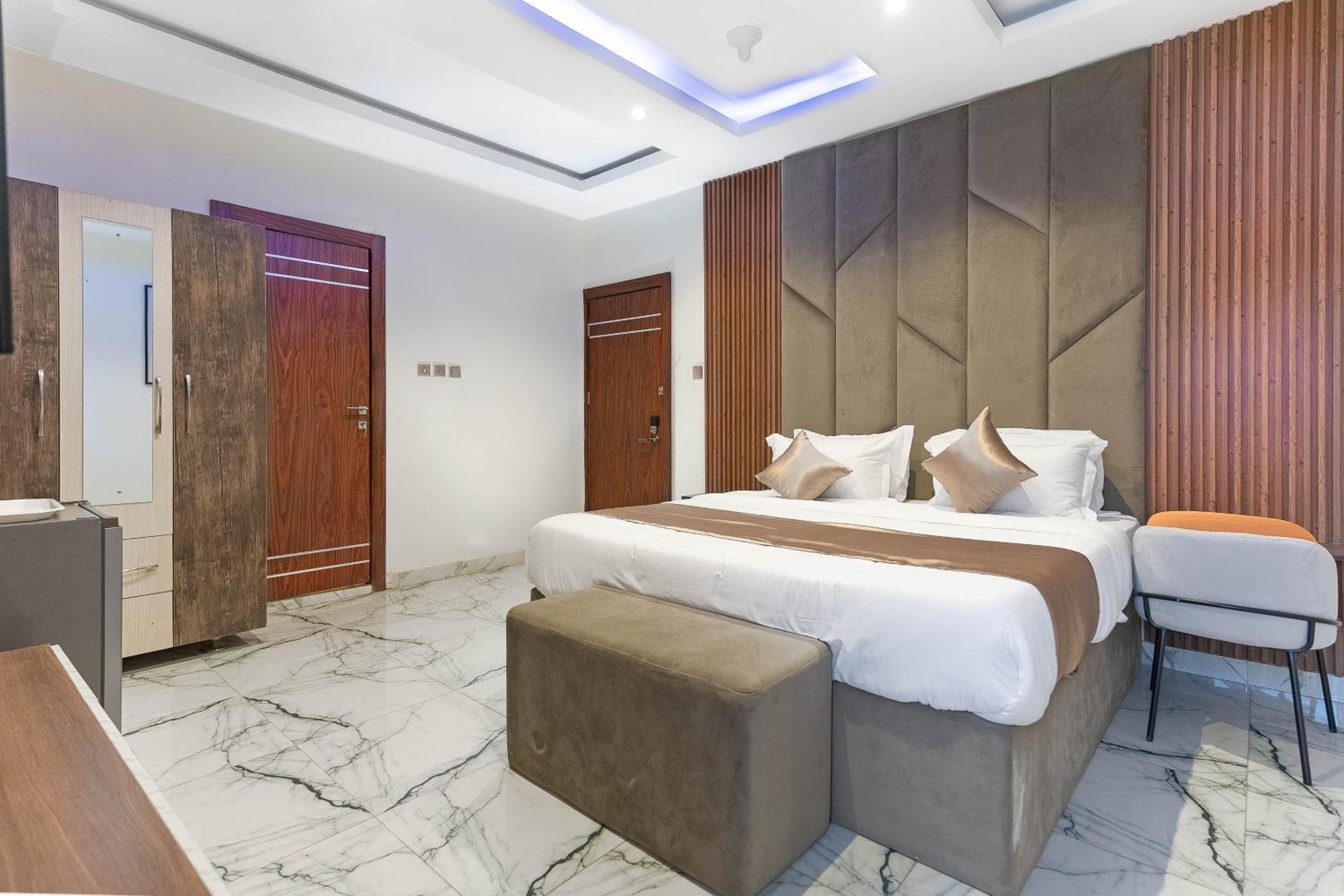 God'S Touch Apartments Remi Fani Kayode Gra. Ikeja Eksteriør billede